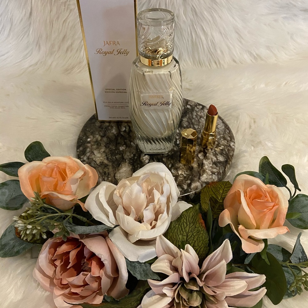 JAFRA Royal Jelly Balm/200 ml and lipstick